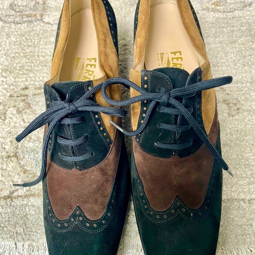 CLEAROUT Salvatore Ferragamo Women’s Suede Spectator Lace Up Pumps 7.5B